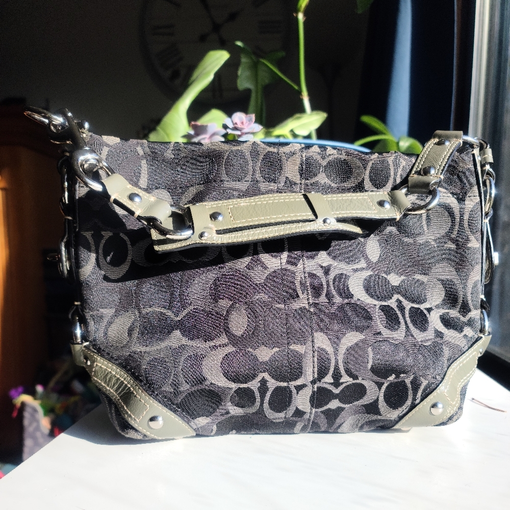 Authentic. Coach Signature Carly. Black and Gray.